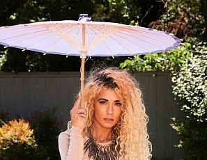 Yummywomen/Chey Parasol 2